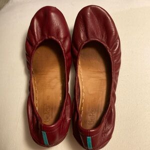 Burgundy tieks size 10